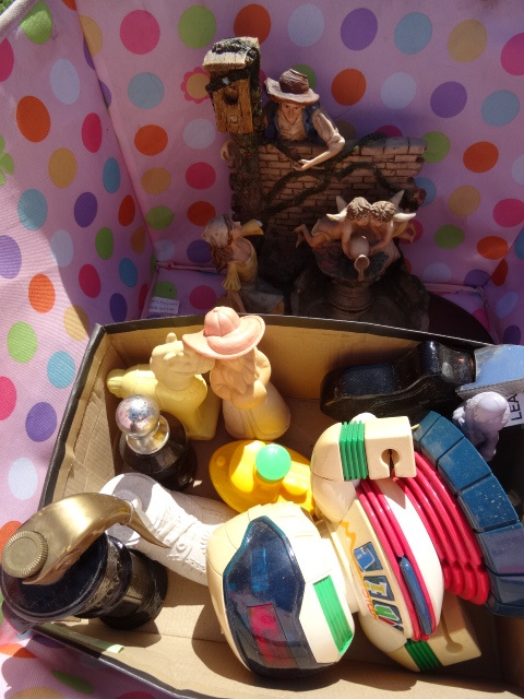 lot 151 image: Avon & Figurines