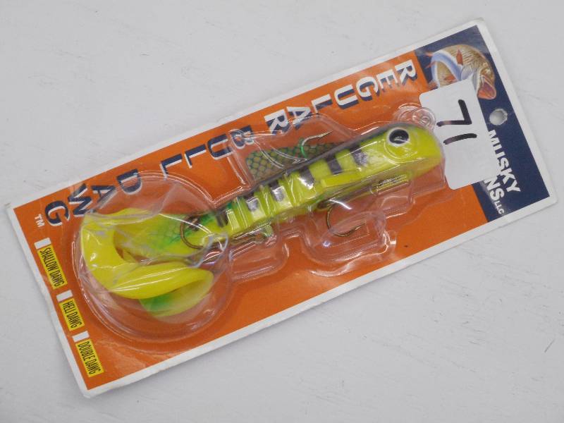 lot 71 image: (1) New Muskie Regular Bulldawg Lur...