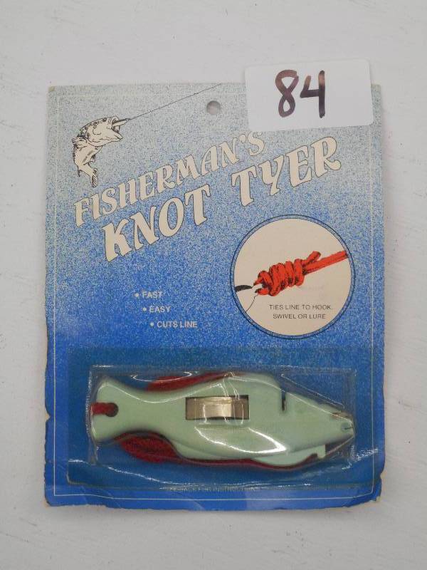 lot 84 image: New-In-Package Fishermans Knot Tyer...