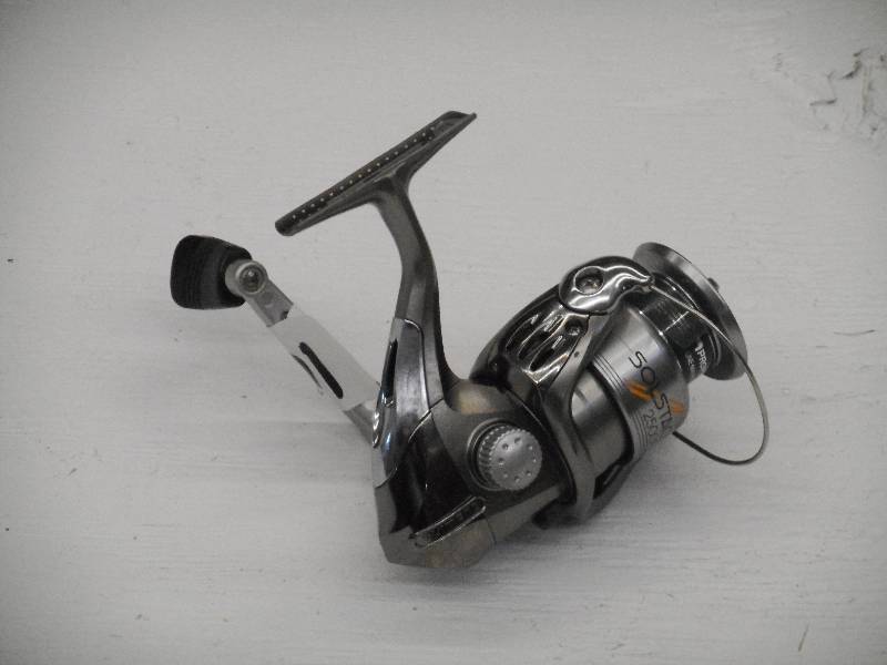 lot 102 image: Shimano Solstace 2500FI Spinning Re...