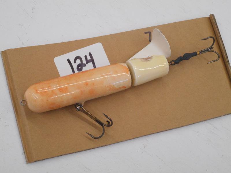 lot 124 image: (1) 7 Muskie Crankbait Lure ...