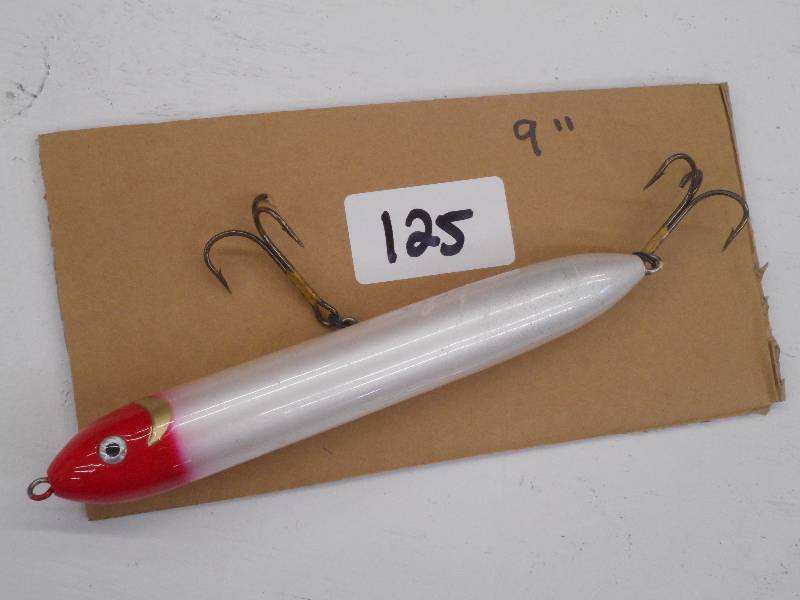 lot 125 image: (1) 9 Muskie Crankbait Lure ...