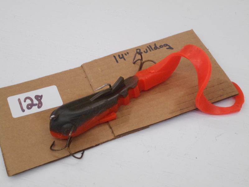 lot 128 image: (1) 14 Bull Dawg Muskie Lure ...