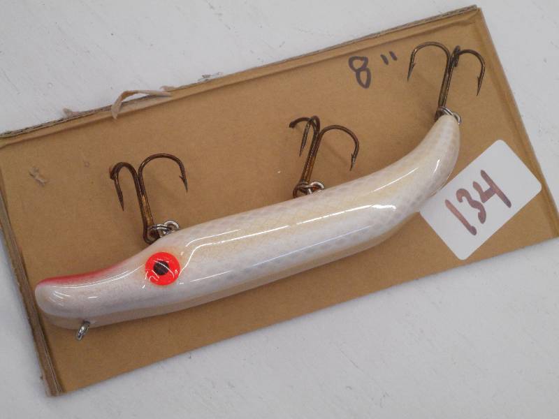 lot 134 image: (1) 8 Muskie Crankbait Lure ...