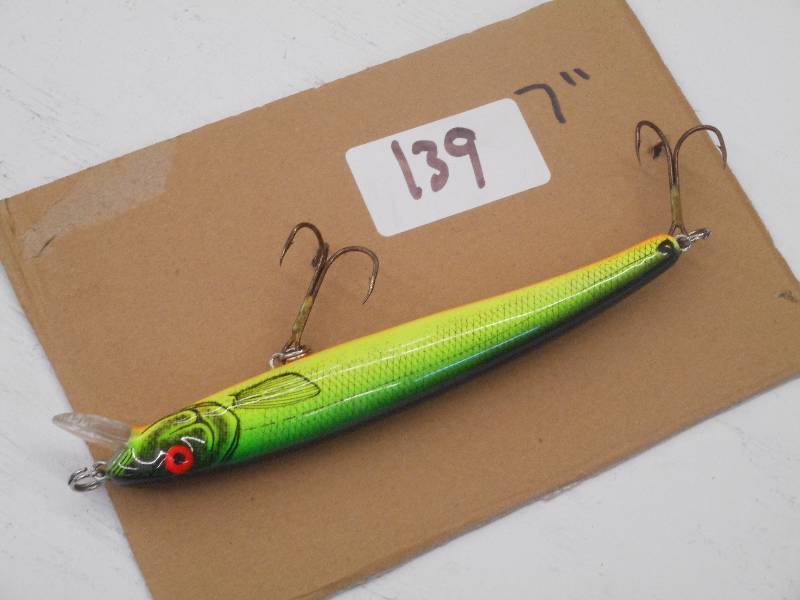lot 139 image: (1) 7 Muskie Crankbait Lure ...