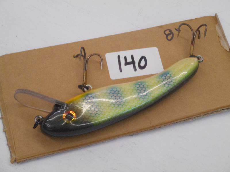 lot 140 image: (1) 8 Muskie Crankbait Lure ...