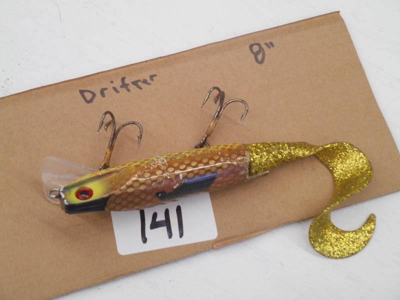 lot 141 image: (1) 8 Drifter Muskie Lure ...