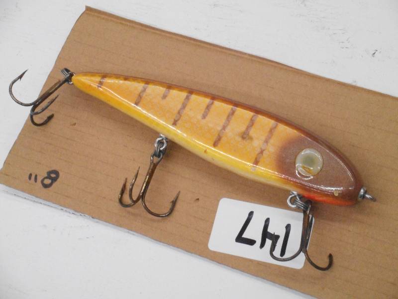 lot 147 image: (1) 8 Muskie Crankbait Lure ...