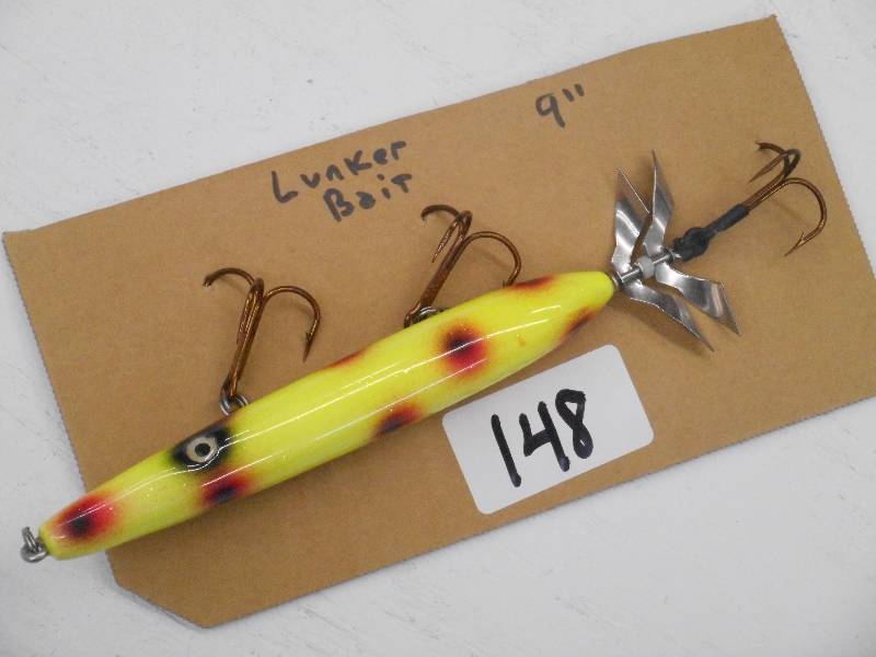 lot 148 image: (1) 9 Lunker Bait Muskie Lure ...