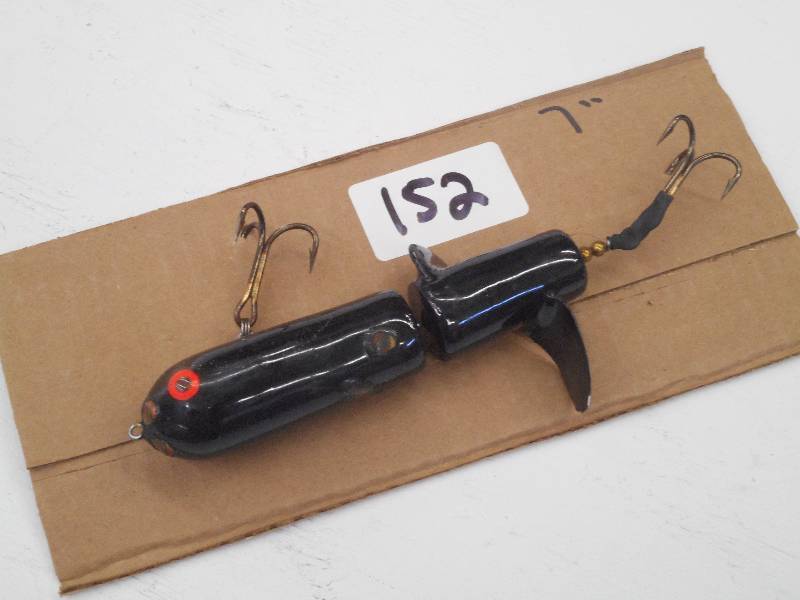 lot 152 image: (1) 7 Muskie Crankbait Lure ...