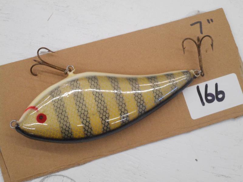 lot 166 image: (1) 7 Muskie Crankbait Lure ...