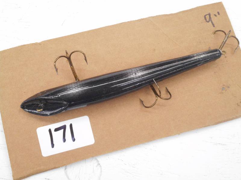 lot 171 image: (1) 9 Muskie Crankbait Lure ...