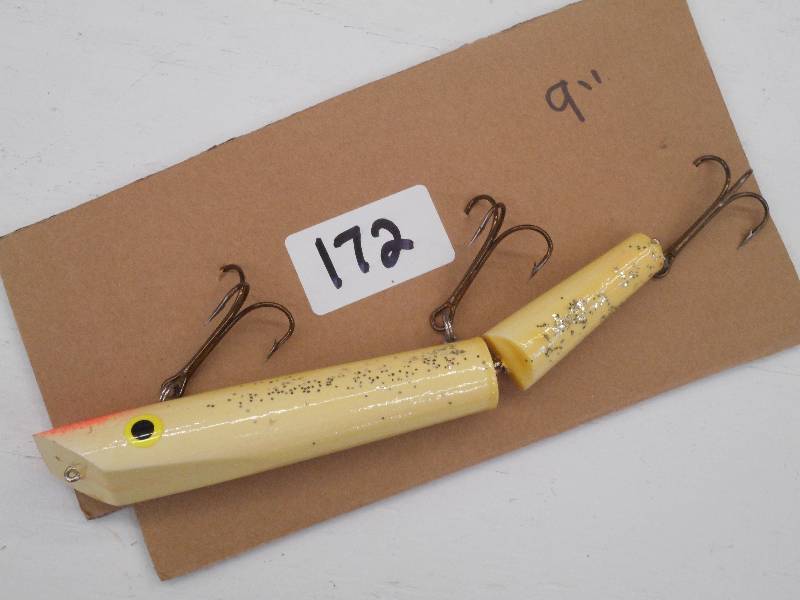 lot 172 image: (1) 9 Muskie Crankbait Lure ...