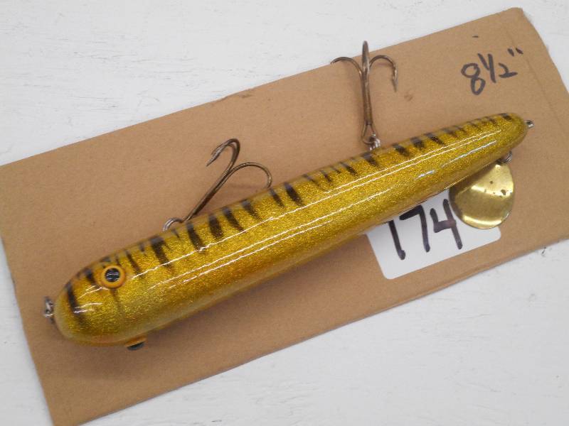 lot 174 image: (1) 8.5 Muskie Crankbait Lure ...