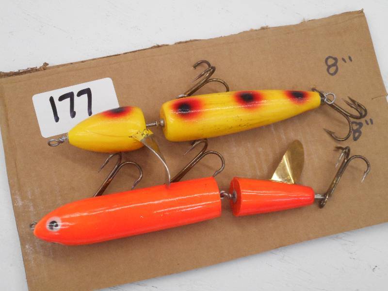 lot 177 image: (2) 8 Muskie Crankbait Lures ...