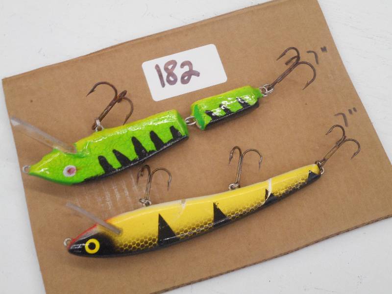 lot 182 image: (2) 7 Muskie Crankbait Lures ...