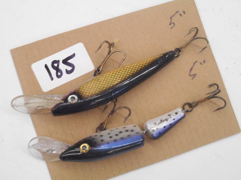 lot 185 image: (2) 5 Muskie Crankbait Lures ...