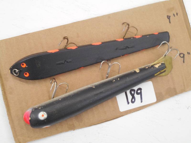 lot 189 image: (2) 9 Muskie Crankbait Lures ...
