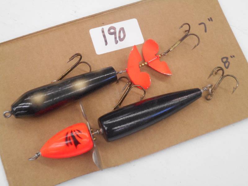 lot 190 image: (1) 7 & (1) 8 Muskie Lures ...