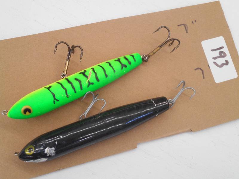 lot 193 image: (2) 7 Muskie Crankbait Lures ...