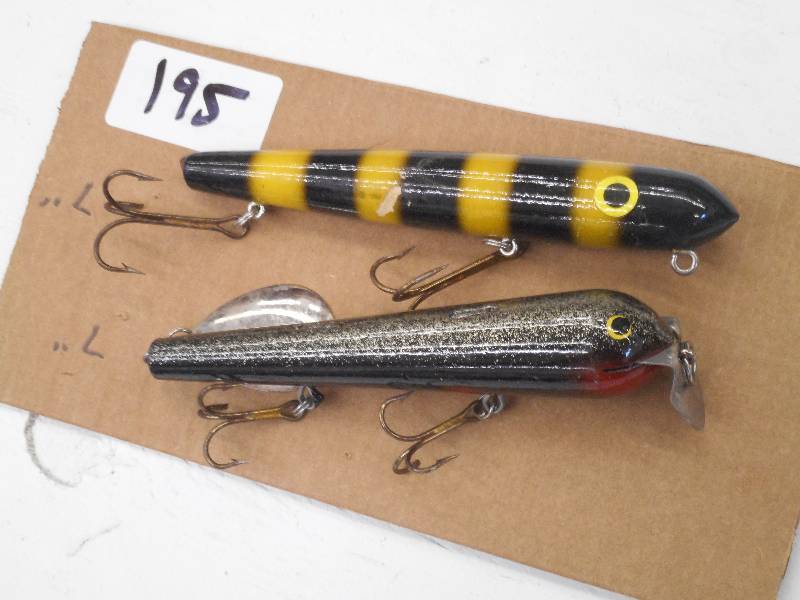 lot 195 image: (2) 7 Muskie Crankbait Lures ...