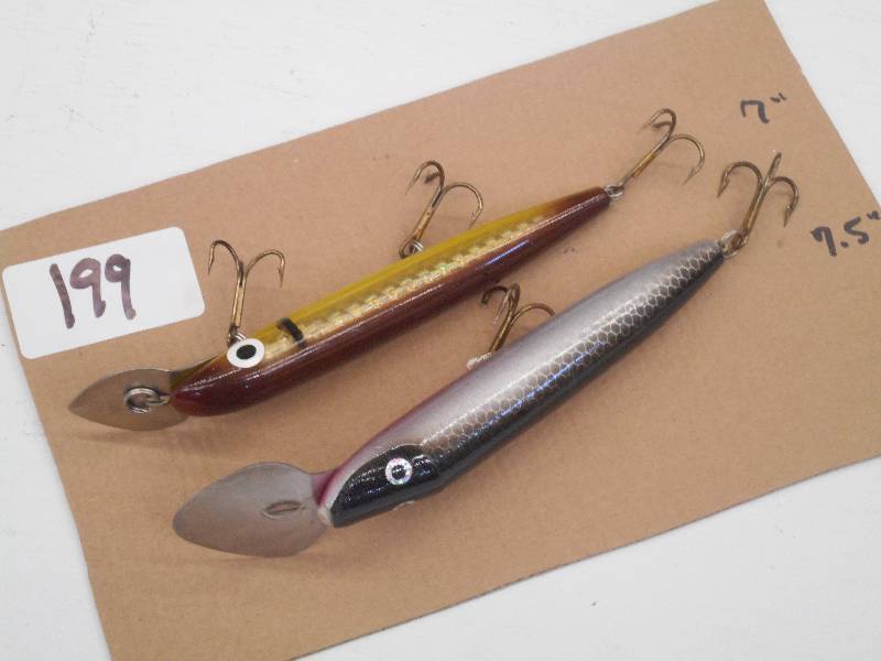 lot 199 image: (1) 7 & (1) 7.5 Muskie Crankbait ...