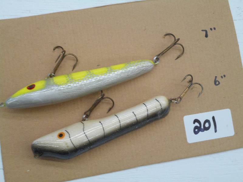 lot 201 image: (1) 7 & (1) 6 Muskie Crankbait Lu...