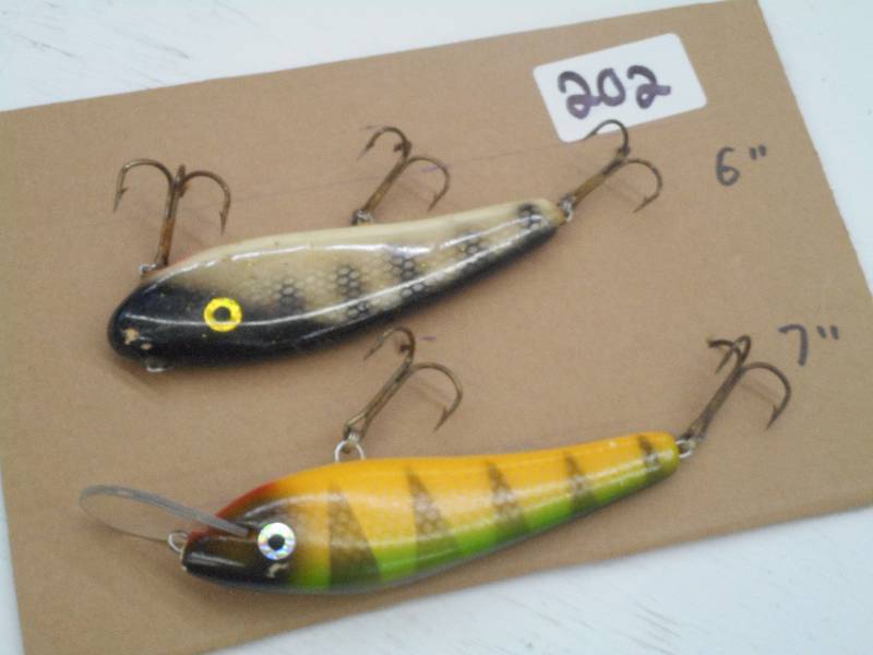lot 202 image: (1) 7 & (1) 6 Muskie Crankbait Lu...