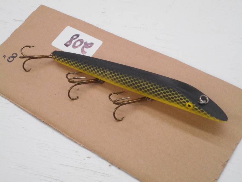 lot 208 image: (1) 8 Muskie Crankbait Lure ...