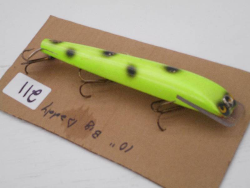 lot 211 image: (1) 10 Big Daddy Muskie Lure ...