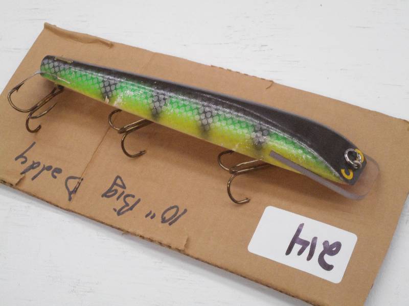 lot 214 image: (1) 10 Big Daddy Muskie Lure ...