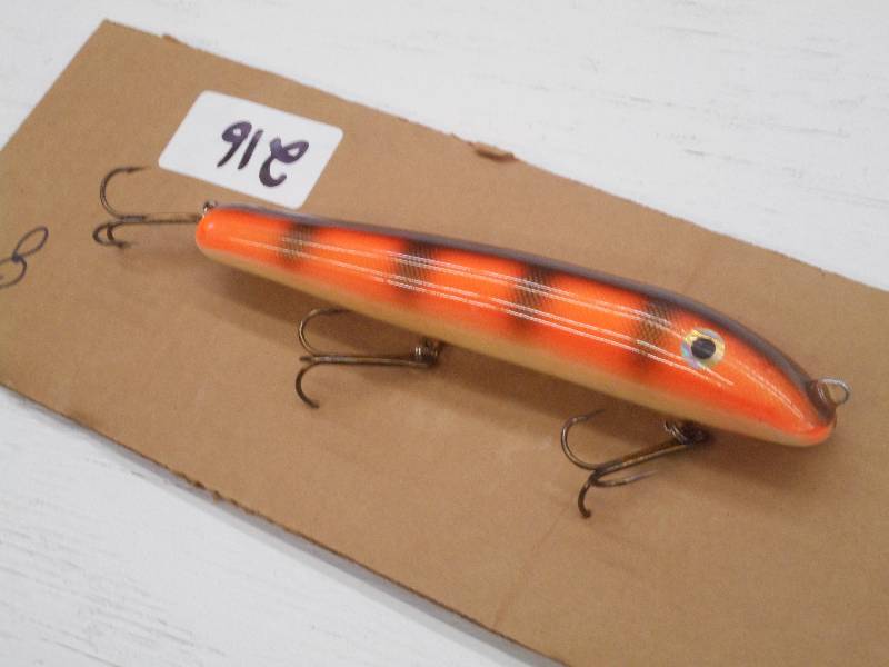 lot 216 image: (1) 8 Muskie Crankbait Lure ...