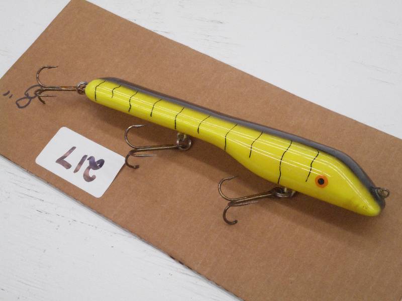 lot 217 image: (1) 8 Muskie Crankbait Lure ...