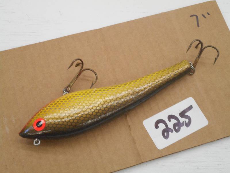 lot 225 image: (1) 7 Muskie Crankbait Lure ...