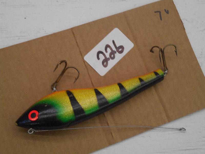 lot 226 image: (1) 7 Muskie Crankbait Lure ...