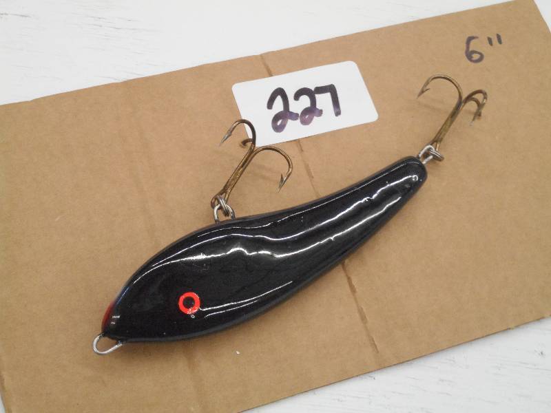 lot 227 image: (1) 6 Muskie Crankbait Lure ...