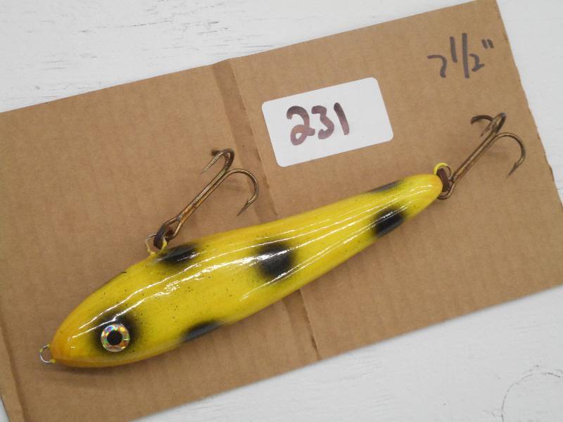 lot 231 image: (1) 7.5 Muskie Crankbait Lure ...