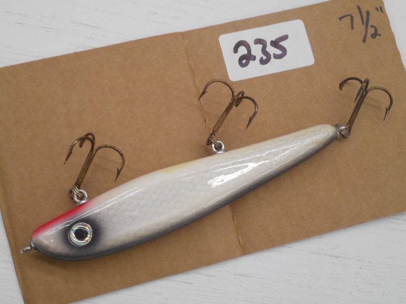 lot 235 image: (1) 7.5 Muskie Crankbait Lure ...