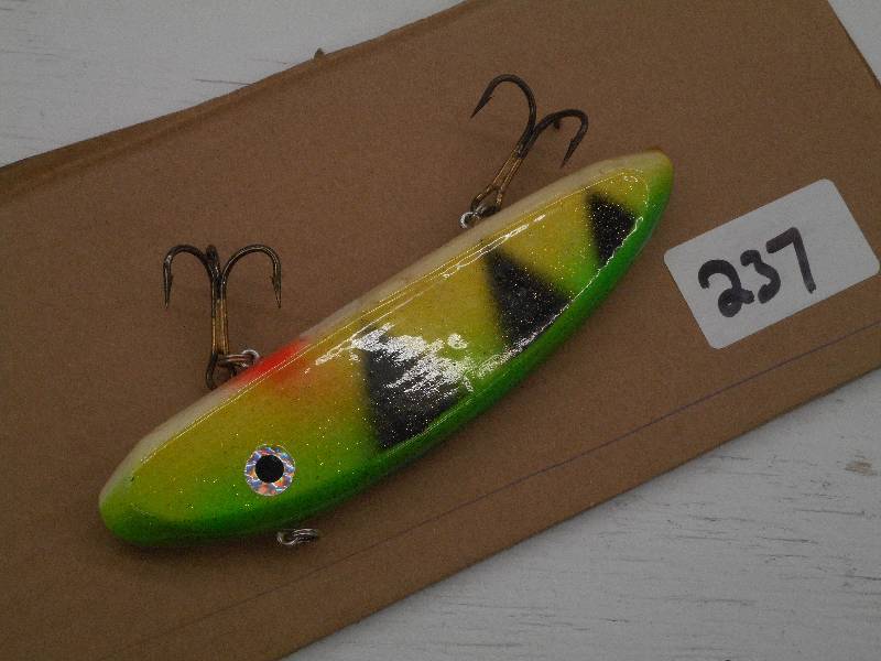 lot 237 image: (1) 7 Muskie Crankbait Lure ...