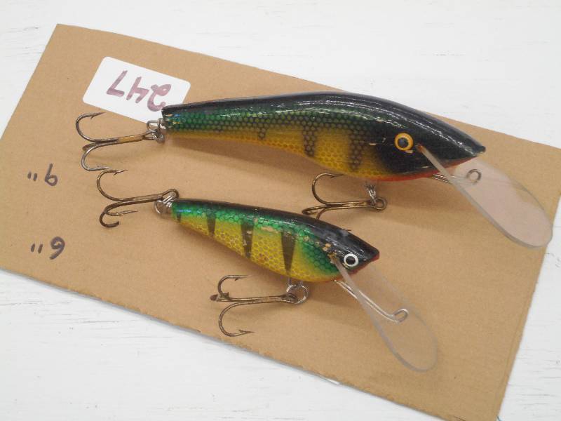 lot 247 image: (1) 6 & (1) 9 Muskie Crankbait Lu...