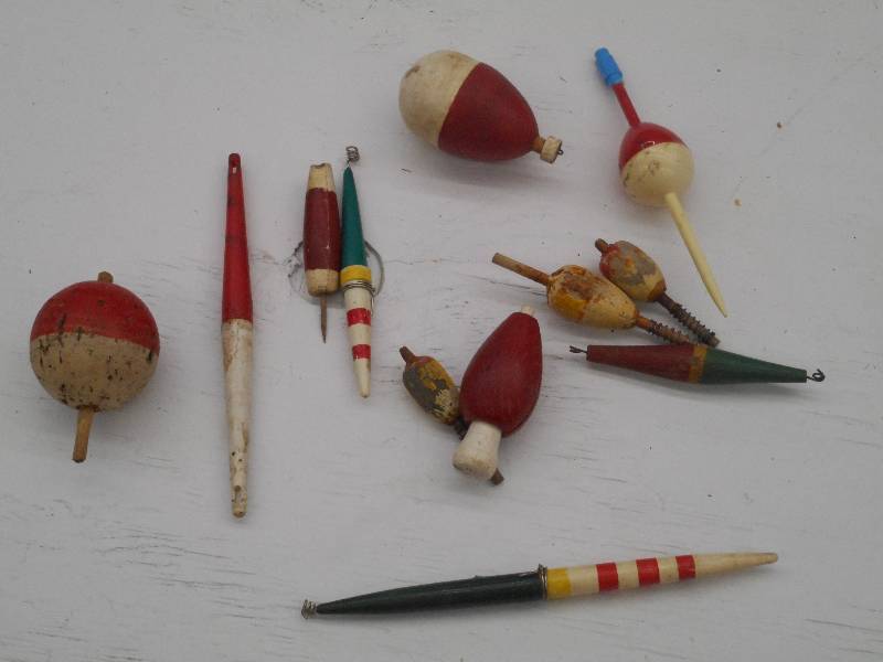 lot 285 image: Lot Of Assorted Vintage Fishing Bob...