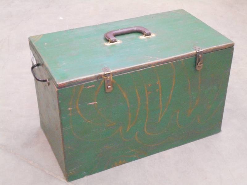 lot 28 image: Vintage Deluxe Handmade Wooden Musk...