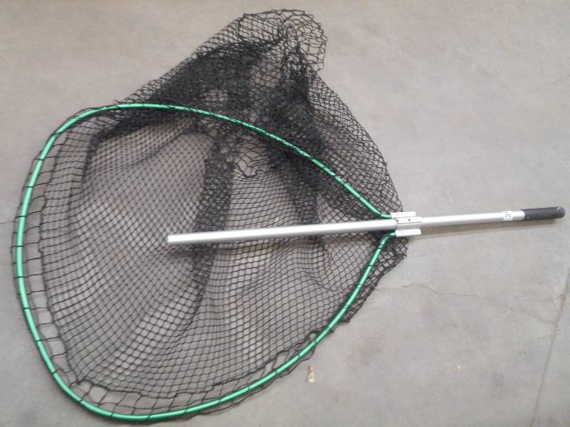 lot 31 image: Deluxe Heavy Duty Muskie Landing Ne...