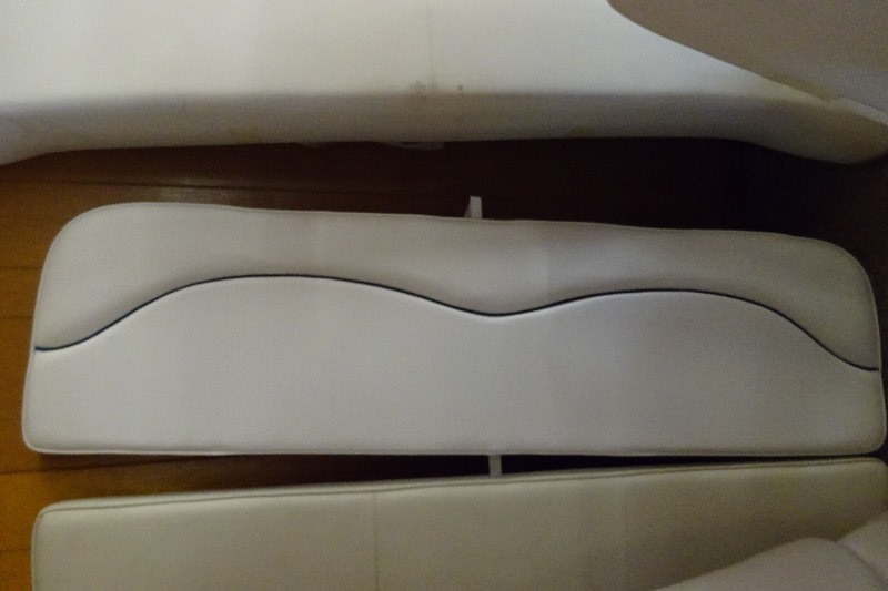 lot 25 image: Seat Bench