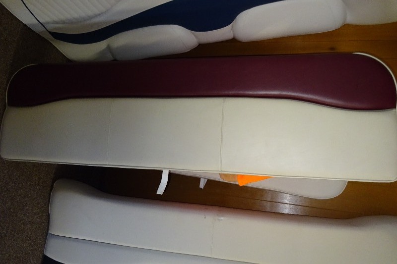 lot 26 image: Seat Bench