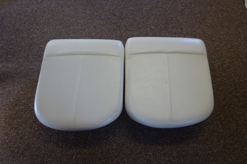 lot 35 image: Boat seats
