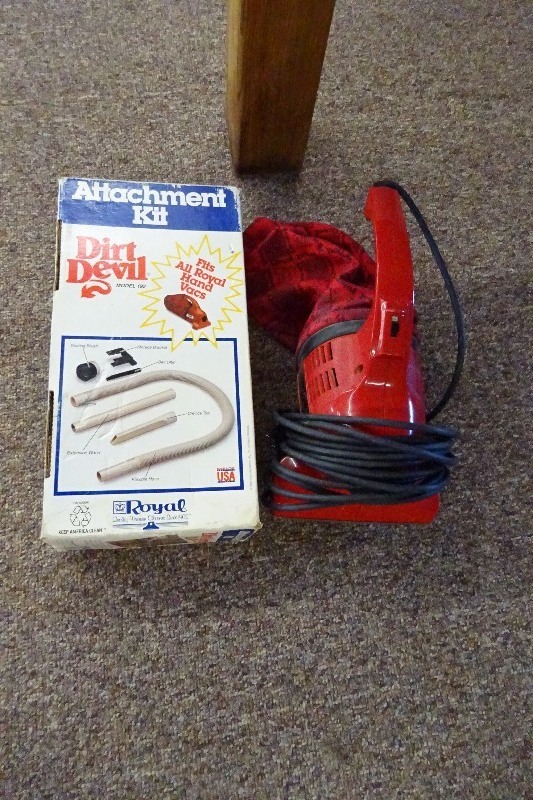 lot 44 image: Dirt Devil Vacuum