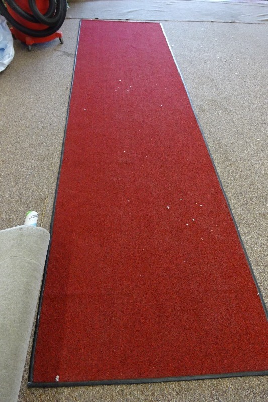 lot 58 image: Red Runner