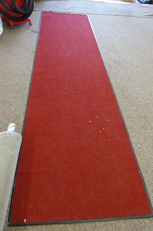 lot 59 image: Red Runner