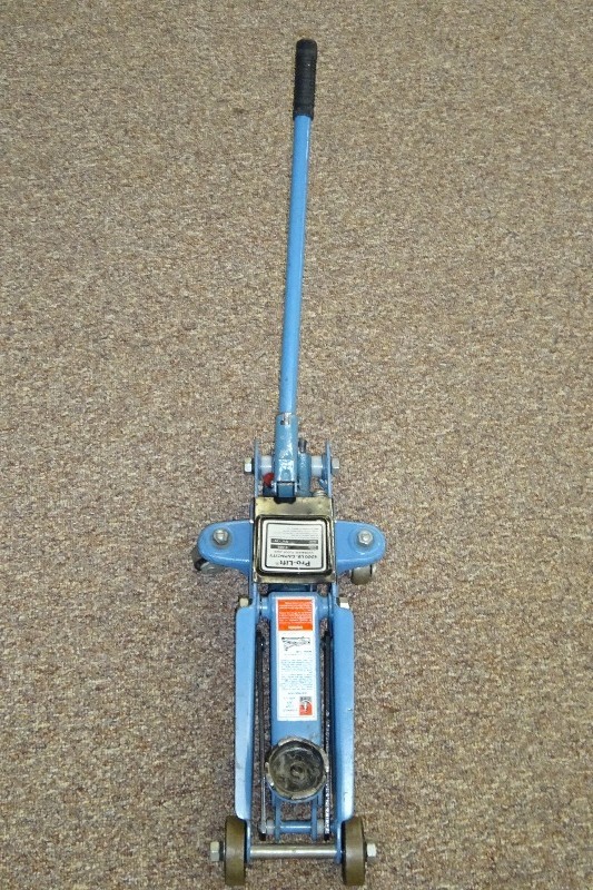 lot 65 image: 4,000 lb. Pro Lift